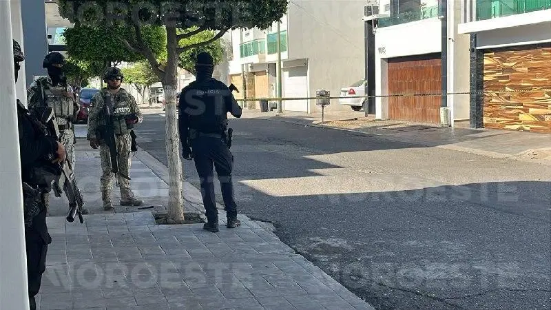 $!Asesinan a un hombre dentro de una camioneta en el fraccionamiento Azaleas, en Culiacán