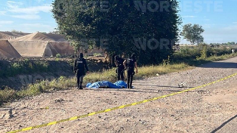 $!Hallan a dos hombres sin vida en camino de terracería en Aguaruto, Culiacán