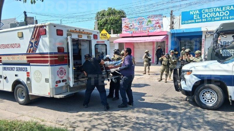 $!Balean a motociclista y lo dejan grave en la colonia Francisco Villa en Mazatlán