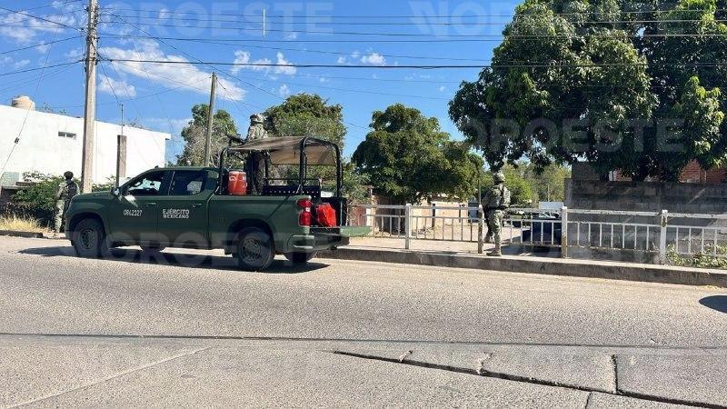 $!Hallan a hombre asesinado, esposado y con mensaje en la Colonia Emiliano Zapata, en Culiacán