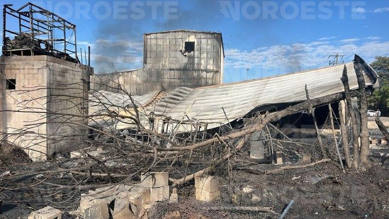 $!Incendio en recicladora deja sin energía eléctrica a sectores del norte de Culiacán