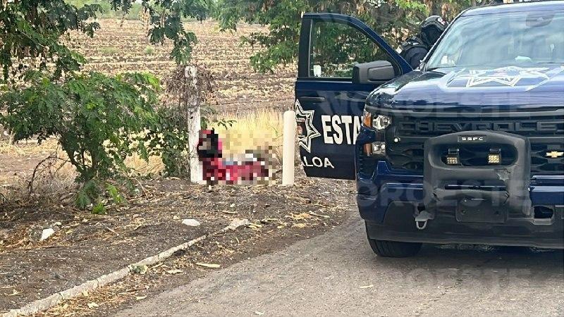 $!Abandonan cuerpo envuelto en cobijas junto a La Costerita, en la sindicatura de Aguaruto, Culiacán