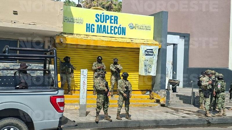$!Atacan a balazos expendio de cerveza en plena avenida Del Mar, en Mazatlán