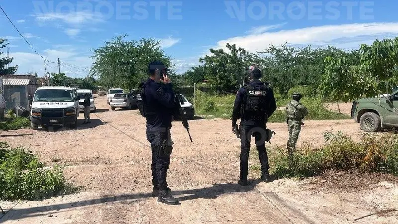$!Dejan a hombre asesinado con una cartulina en Las Invasiones de Aguaruto, en Culiacán