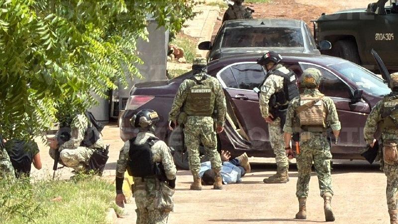 $!Ejército detiene a tres hombres armados tras persecución en Valle de Urías, Mazatlán