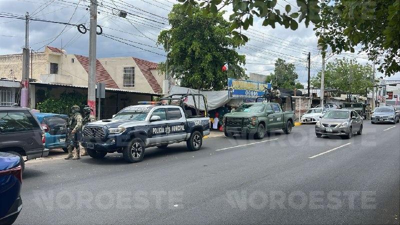 $!Huye para salvar su vida: hombre se refugia en una casa tras ataque armado en la colonia Francisco Villa, en Culiacán