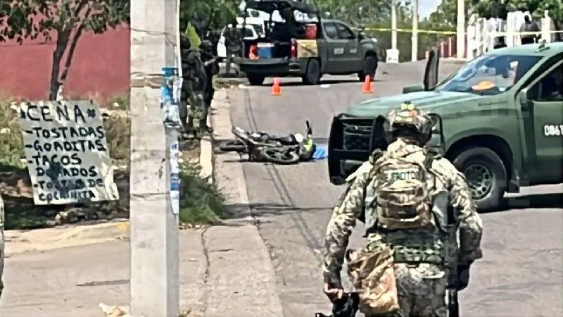 $!Asesinan a balazos a un motociclista frente a una primaria en la colonia Independencia, en Culiacán