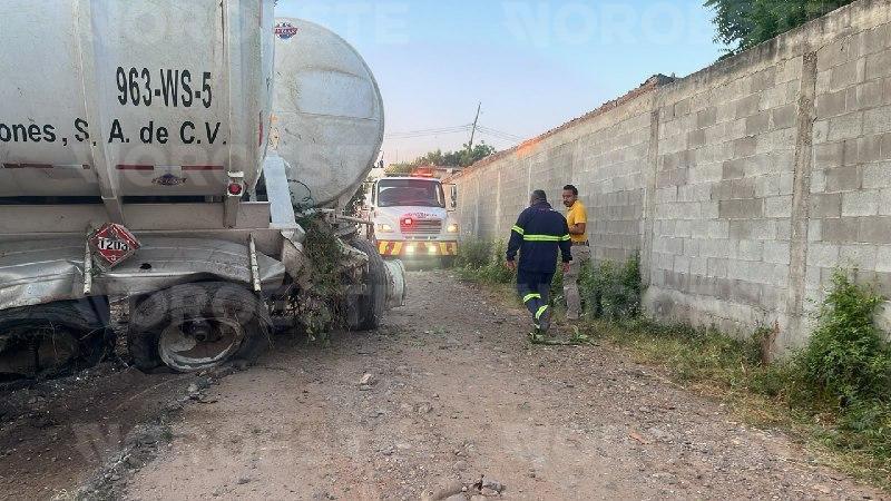 $!Tren embiste a tráiler de doble remolque en el sur de Culiacán