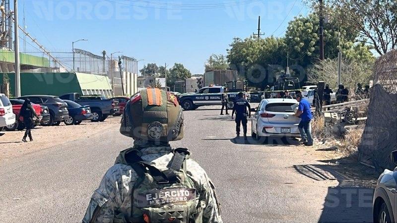 $!Hallan a una persona sin vida envuelta en plástico negro en El Palmito Viejo, en Culiacán