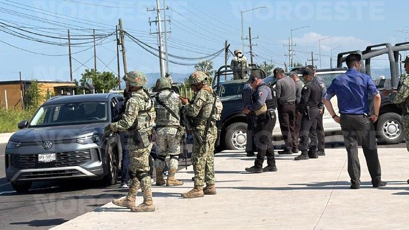 $!Persecución culmina en la salida norte de Culiacán y autoridades retienen una camioneta sin registro