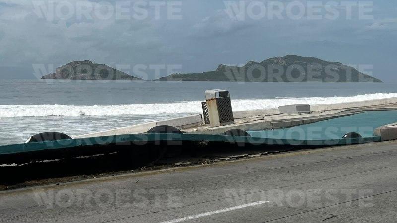$!Colapsa nuevo tramo del malecón de Mazatlán por el fuerte oleaje