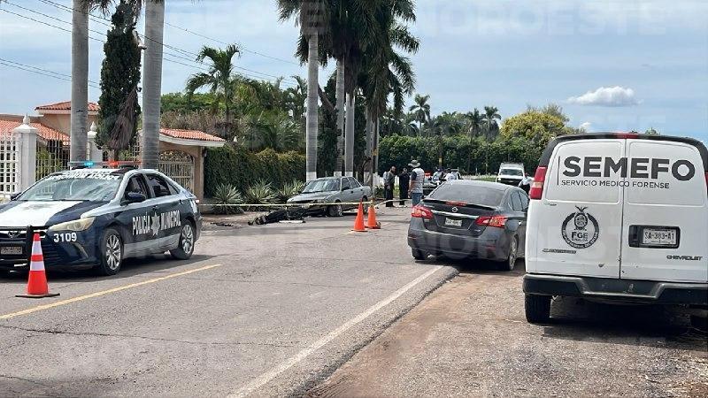 $!Muere joven motociclista tras chocar de frente contra un automóvil en Navolato