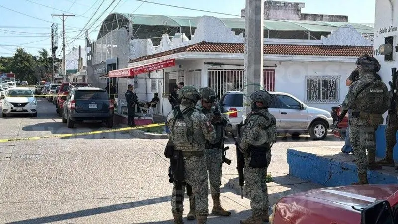 $!Asesinan a balazos a un hombre dentro de un negocio de comida en la colonia Francisco Villa de Mazatlán