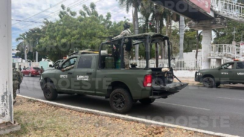 $!Atacan a balazos a conductor en la Calzada Heroico Colegio Militar, en Culiacán; resulta herido