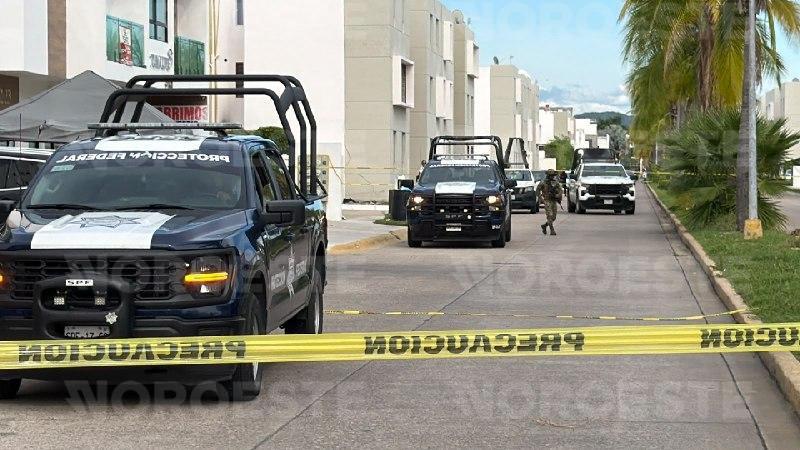 $!Balean departamento en Real del Valle, Mazatlán; agresores arrojan un arma y escapan