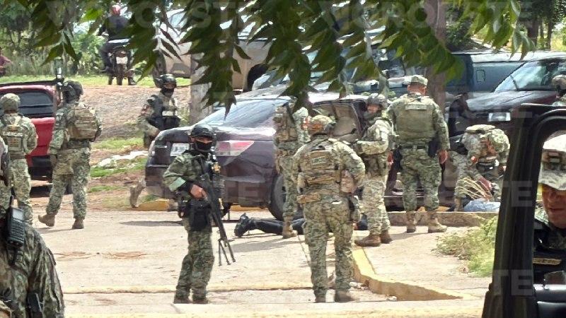 $!Ejército detiene a tres hombres armados tras persecución en Valle de Urías, Mazatlán