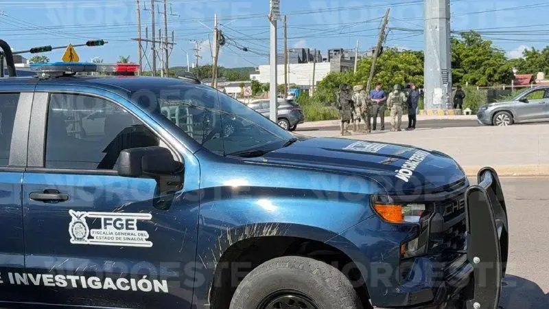 $!Persecución culmina en la salida norte de Culiacán y autoridades retienen una camioneta sin registro