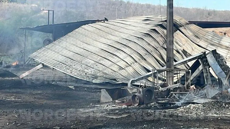 $!Incendio en recicladora deja sin energía eléctrica a sectores del norte de Culiacán