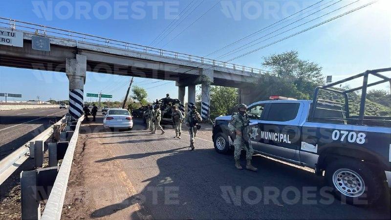 $!Abandonan cuerpo con impactos de bala y un mensaje en la carretera La 12, al sur de Culiacán