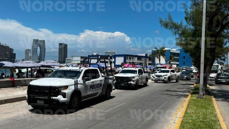 $!Realizan Semarnat y Profepa operativo de inspección de permisos en Playa Pinitos para liberar espacios públicos