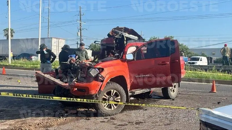 $!Dos hombres y una mujer mueren en choque sobre La Costerita, en Culiacán