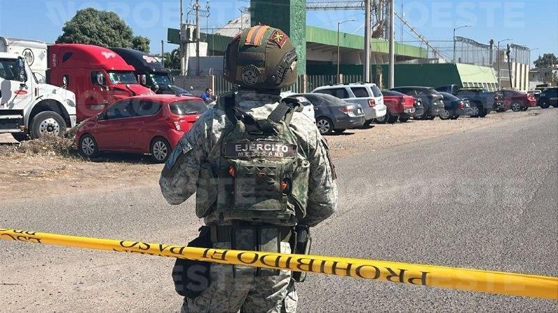 $!Hallan a una persona sin vida envuelta en plástico negro en El Palmito Viejo, en Culiacán