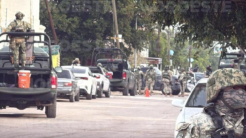 $!Enfrentamiento entre policías y civiles deja un agente herido y cuatro detenidos en el sector Aeropuerto de Culiacán