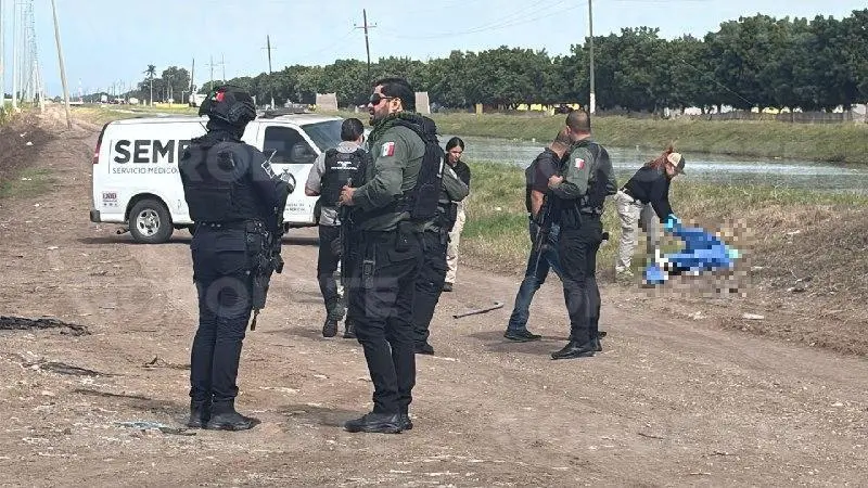$!Hallan a mujer sin vida junto al canal 10 en Villa Juárez, Navolato