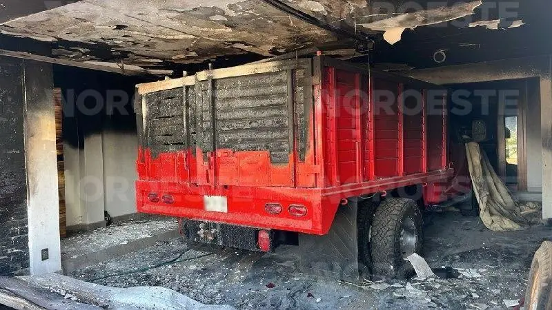 $!Balean e incendian residencia en Los Almendros, al norte de Culiacán