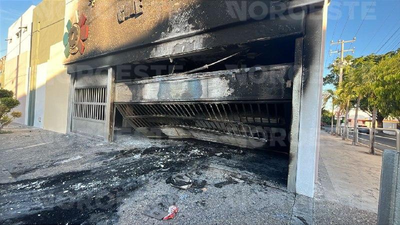 $!Hombres armados incendian colegio en la colonia Guadalupe, en Culiacán