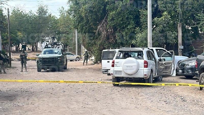 $!Riña entre conductores en la Lombardo Toledano deja dos detenidos y dos vehículos siniestrados, en Culiacán
