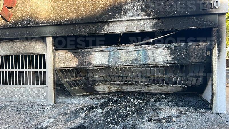 $!Hombres armados incendian colegio en la colonia Guadalupe, en Culiacán