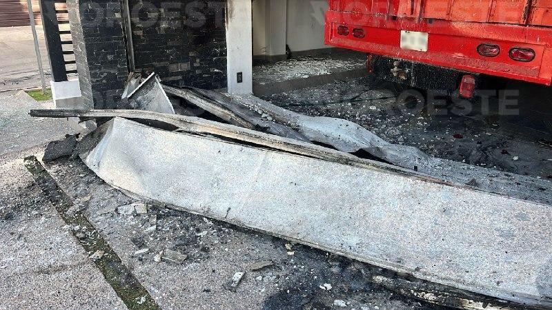 $!Balean e incendian residencia en Los Almendros, al norte de Culiacán