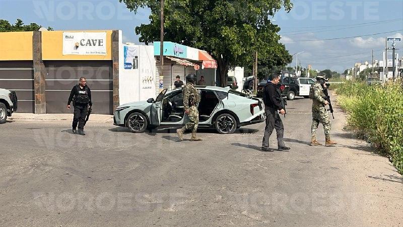 $!Enfrentamiento entre Marina y civiles armados deja un muerto y un herido en Villas del Manantial, Culiacán