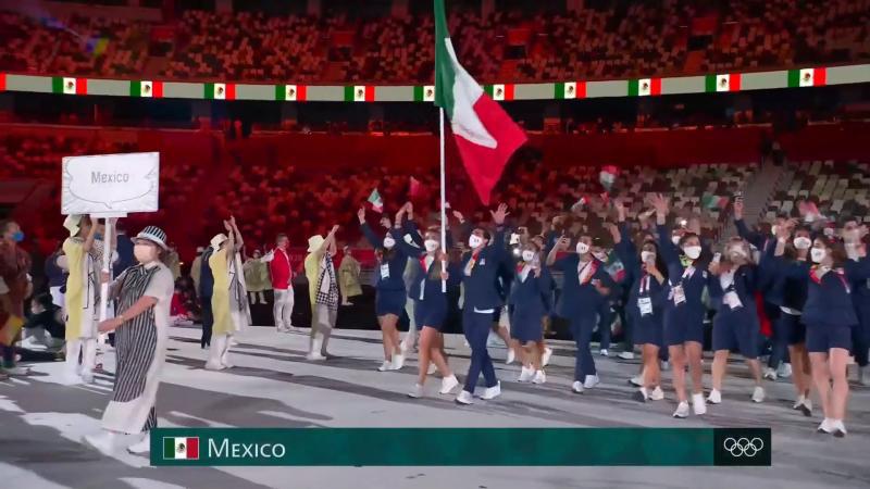 $!Rommel Pacheco y Gaby López desfilan como abanderados de México en Tokio 2020