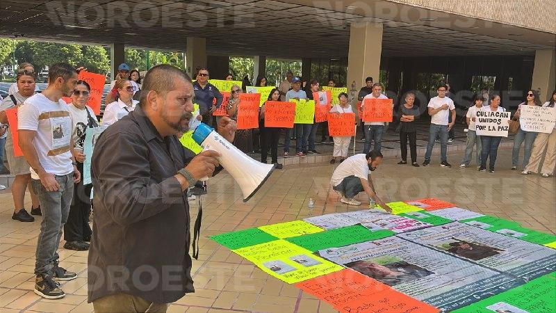 $!Familiares exigen al Gobierno el regreso de padre e hijo desaparecidos en el Campo El Diez, en Culiacán