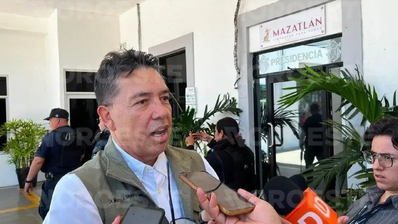 $!Realizan Semarnat y Profepa operativo de inspección de permisos en Playa Pinitos para liberar espacios públicos
