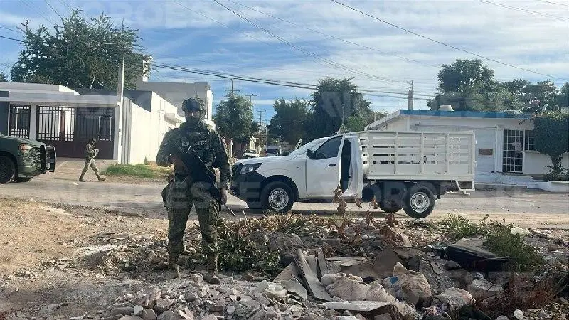 $!Detienen a un hombre tras operativo militar en la colonia Esthela Ortiz, en Culiacán