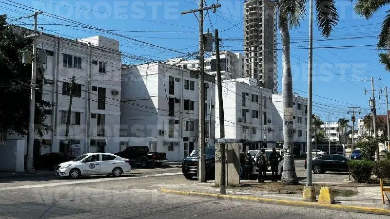 $!FGE despliega revisión por vehículo con reporte de robo en Palos Prietos, Mazatlán