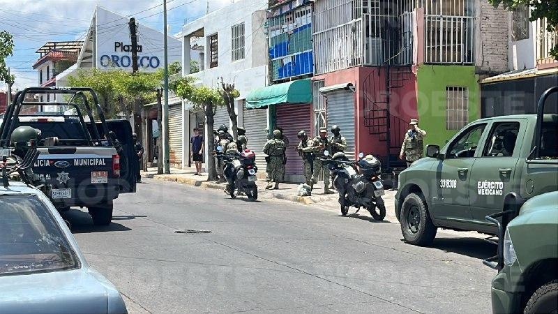 $!Atacan a balazos a hombre dentro de una vivienda en la colonia Los Pinos, en Culiacán