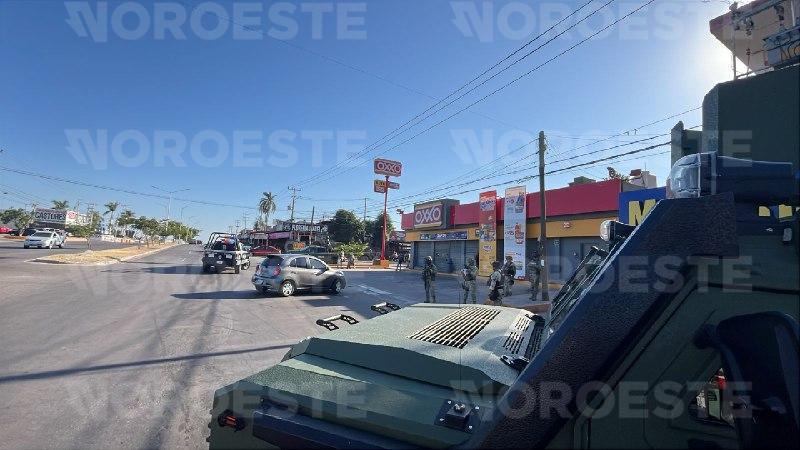 $!Atacan a balazos a conductor en la Calzada Heroico Colegio Militar en Culiacán