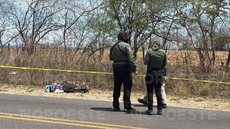 $!Culiacán: tras horas de espera, atienden hallazgo de hombre sin vida en la carretera a Imala