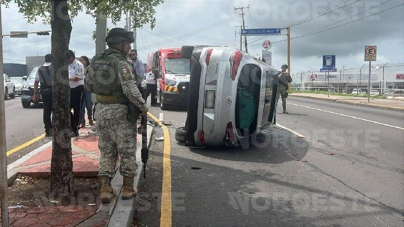 $!Aparatoso accidente en el sector Montebello de Culiacán deja daños materiales