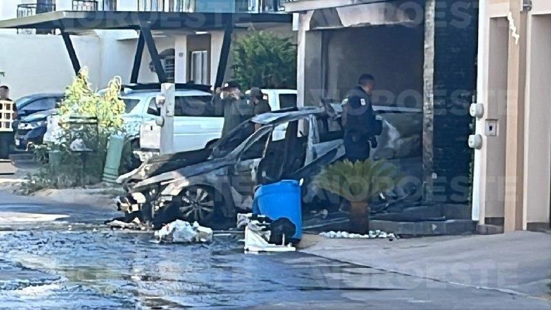 $!Grupo armado incendia residencia en el sector La Conquista de Culiacán