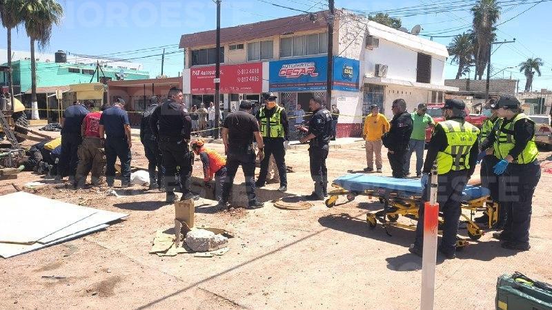 $!Rescatan a trabajadores de la Japama atrapados por alud de tierra en Los Mochis