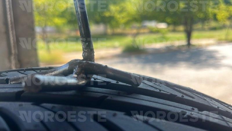 $!Dañan patrulla de la Policía Municipal y auto particular tras persecución al sur de Culiacán