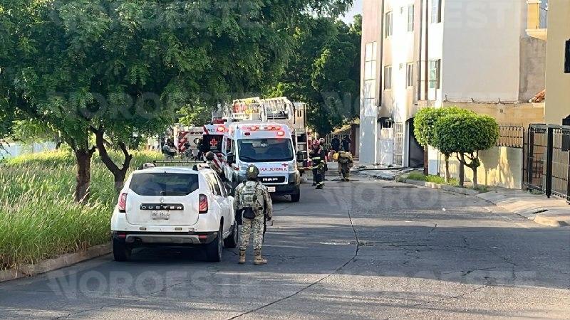 $!Atacan a balazos e incendian edificio de departamentos en sector Montebello de Culiacán