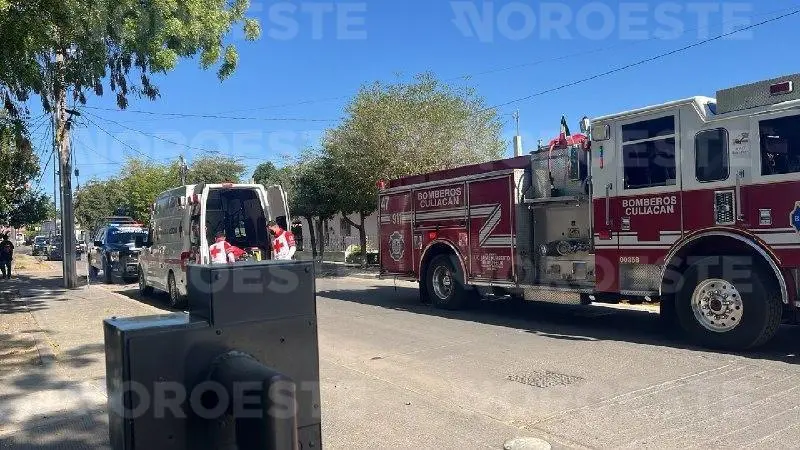 $!Culiacán: intentan quemar casa con familia adentro tras irrupción armada