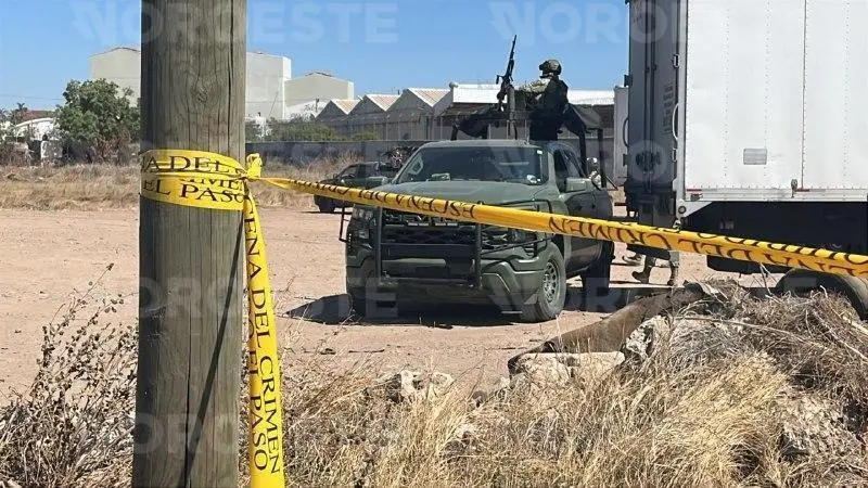 $!Hallan a una persona sin vida envuelta en plástico negro en El Palmito Viejo, en Culiacán