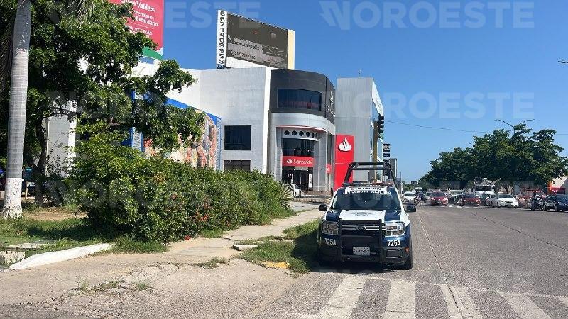 $!Privan de la libertad a un hombre en una plaza comercial del Tres Ríos, Culiacán